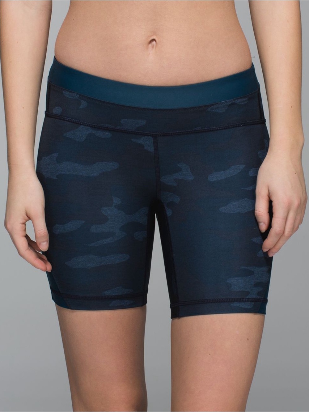 lululemon athletica Clip-In Short Camo Bike Shorts Size 4